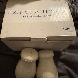 Princess House Ivory Shaker Set new in box